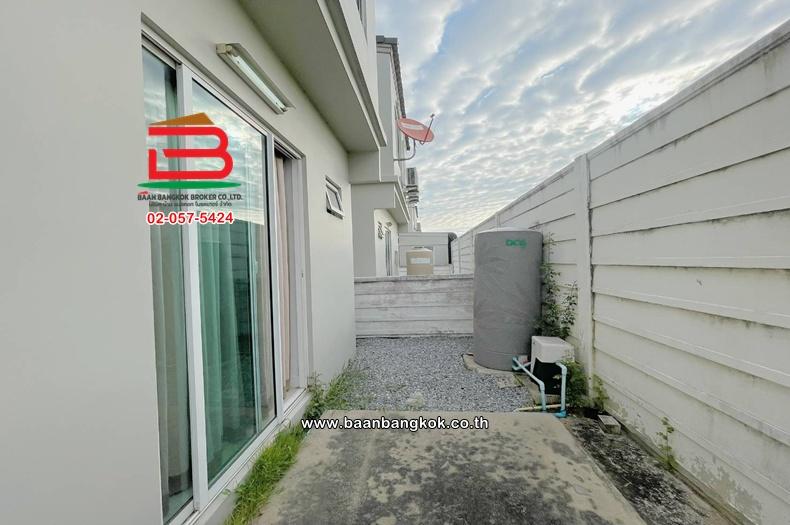 บ้านแฝด เนื้อที่ 35.8 ตร.ว. เดอะ วิลเลจ รังสิต-วงแหวน The Village Rangsit-Wongwaen ถนนรังสิต-นครนายก ตำบลลาดสวาย อำเภอลำลูกกา ปทุมธานี 17