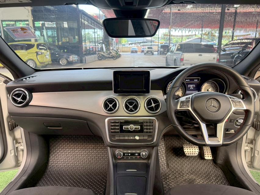 Mercedes-benz GLA250 2.0 ปี 2016 6