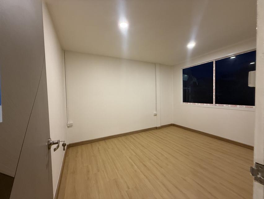 Vายทาวน์เฮาส์  23 ตรว  2 ชั้น   รีโนเวทใหม่3 ห้องนอน2 ห้องน้ำ 3