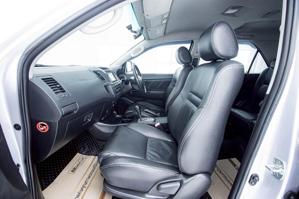 รหัสรถ 1D580 FORTUNER 3.0 V 2WD 50TH 2012 14