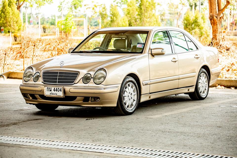 Benz E200 ปี 2001 สีบรอนซ์ทอง สวยสภาพดี 