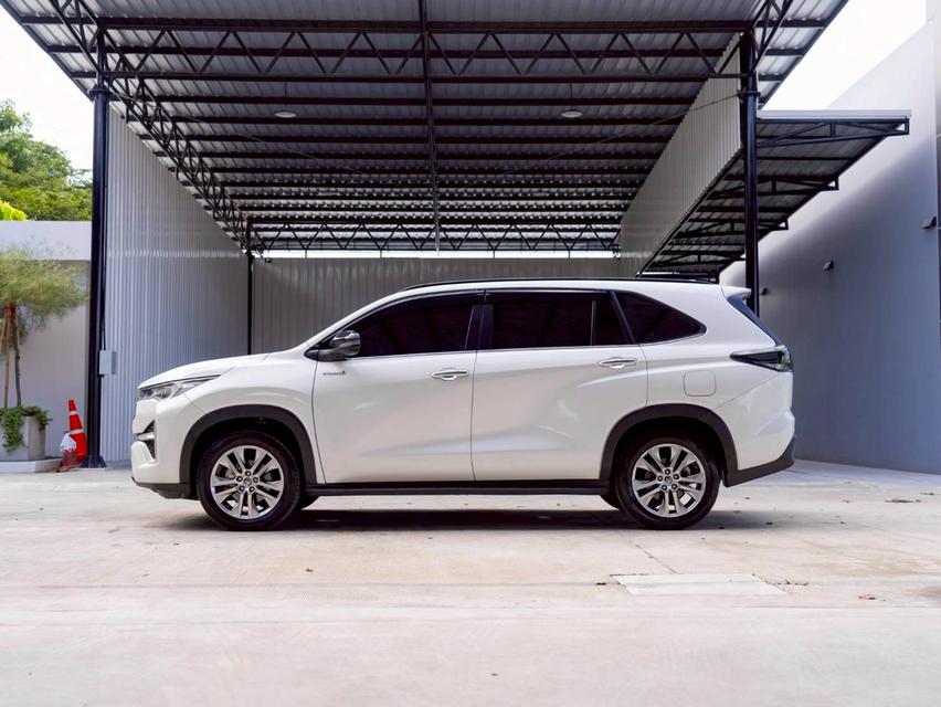 Toyota Innova Zenix 2.0 Hev Premium ปีจด 2024 4