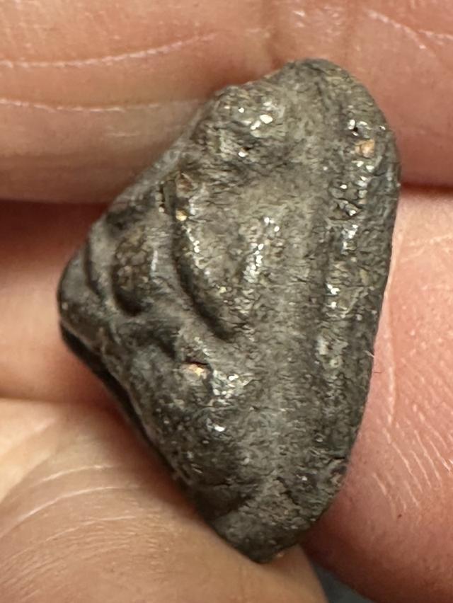 พระปิดตาเนื้อผงคลุกรักหลังจาร ไม่ทราบที่ รูปย่อยที่ 4