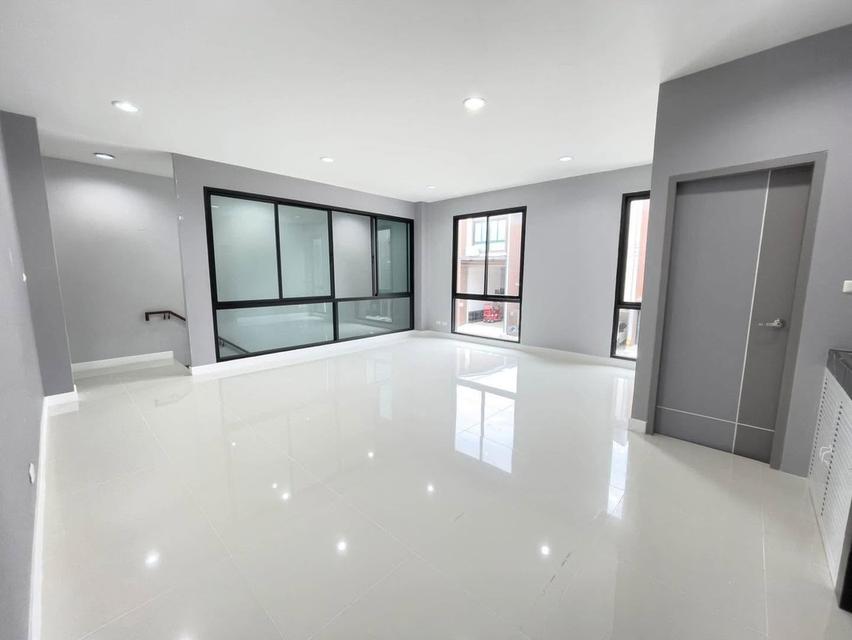 ขายโฮมออฟฟิศ 3 ชั้น พร้อมโกดังสุดกว้าง โครงการ Warehouse ไชน่าทาวน์ ศาลายา 16
