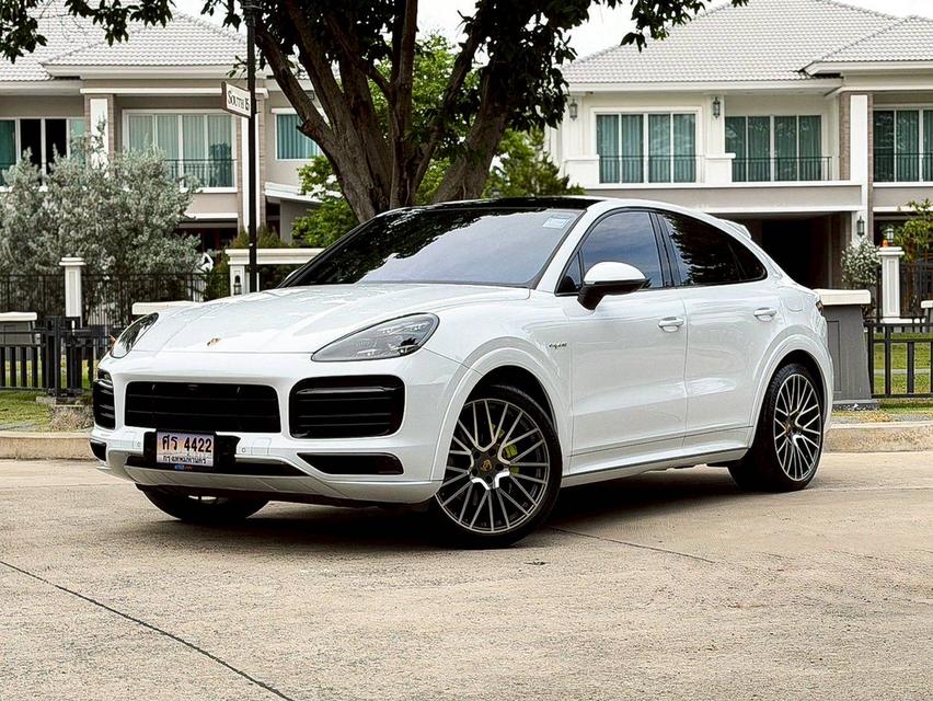 Porsche Cayenne E-hybrid Coupe ปี 2020 สีขาว ภายในแดงยอดนิยม Full option มี Warranty ถึง 2027