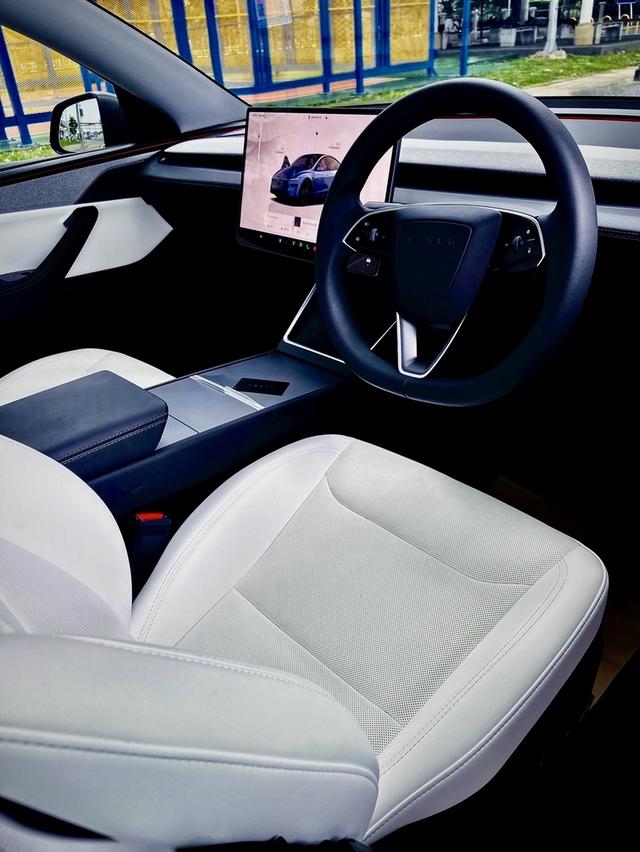 Tesla Model Y Long Range AWD āļĢāļđāļāļĒāđāļāļĒāļāļĩāđ 3
