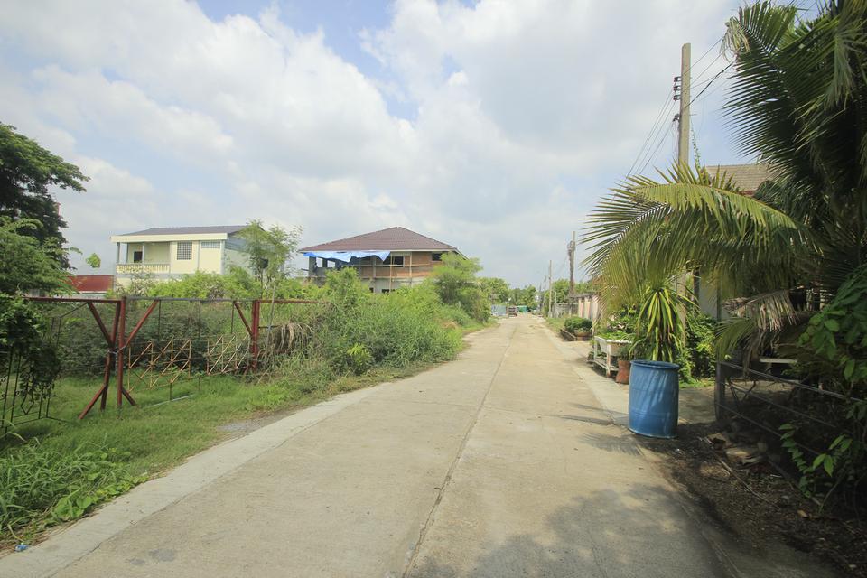 ที่ดินสินพัฒนาธานี สนามหลวง2 ทวีวัฒนา9 กระทุ่มล้ม18 หลังตลาดเวิล์ดมาร์เก็ต ที่ดิน100วา เหมาะสร้างบ้าน ใกล้ถนนพรานนก สาย4 พระเทพตัดใหม่ 15