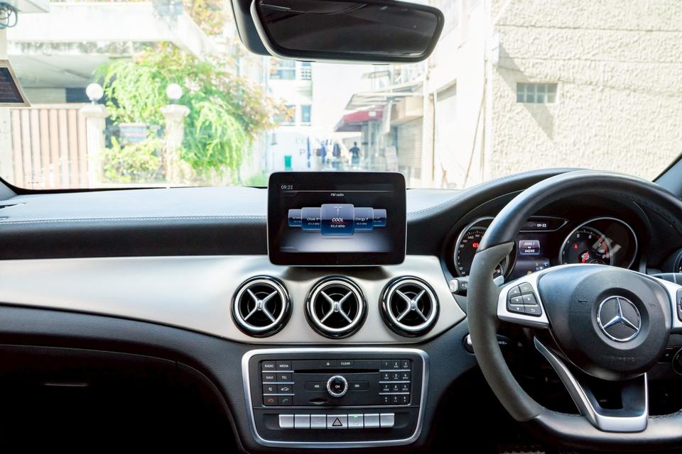 2019 Benz CLA250 AMG " White Art Edition " รูปที่ 11