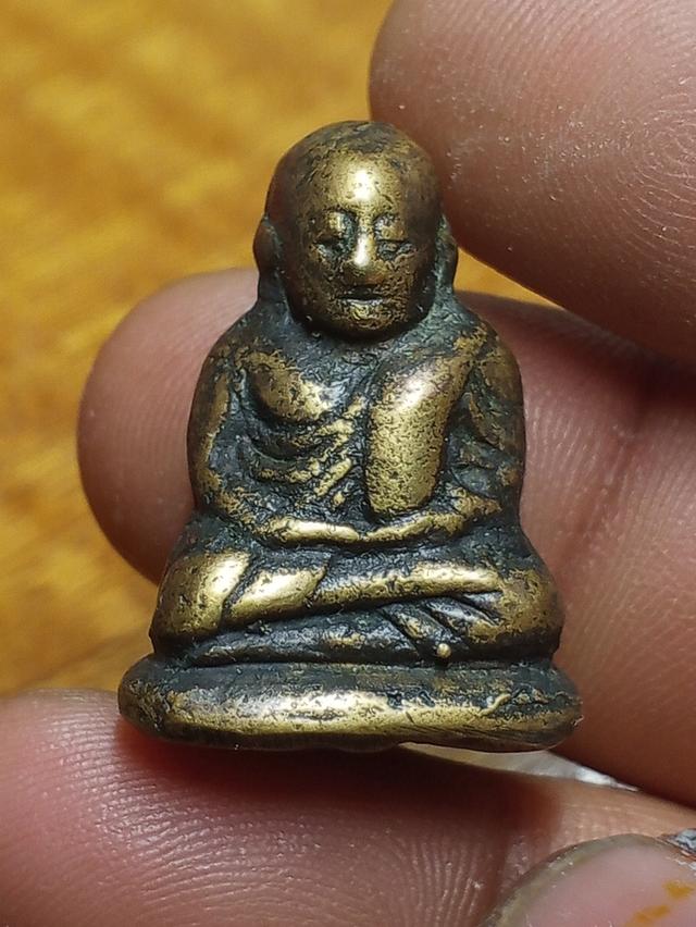 หลวงพ่อเงินพิมพ์ขี้ตา