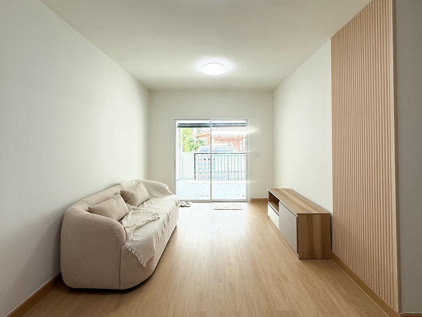 ขายบ้านสวยรีโนเวทใหม่ใกล้รถไฟฟ้าสายสีชมพู 5
