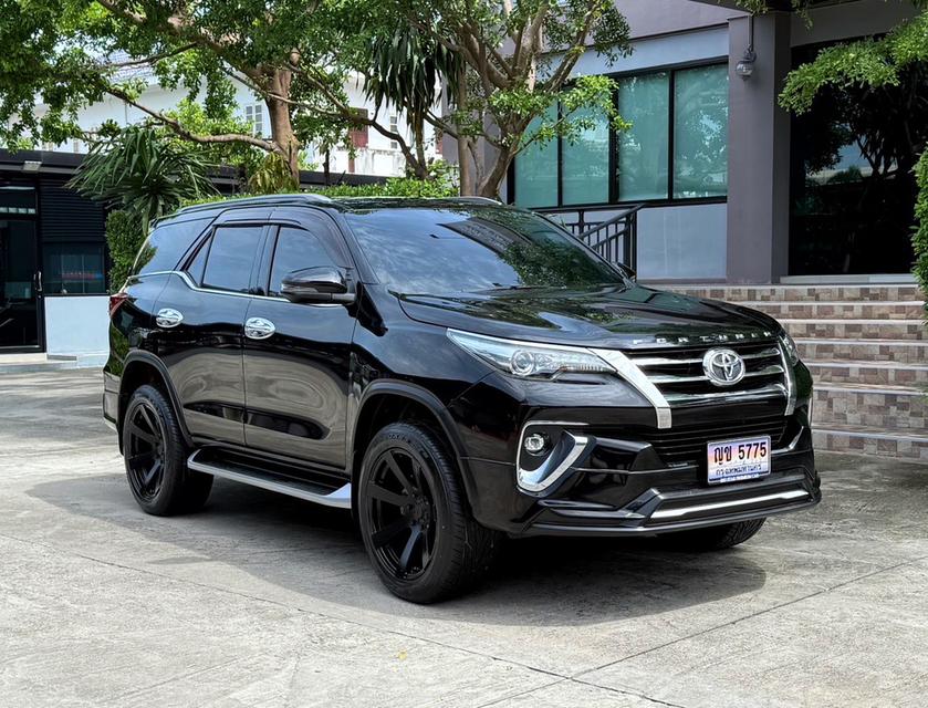2020 TOYOTA FORTUNER 2.4 V รถสภาพสมบูรณ์ พร้อมใช้งาน รถวิ่งน้อย เข้าศูนย์ทุกระยะ ไม่เคยมีอุบัติเหตุครับ