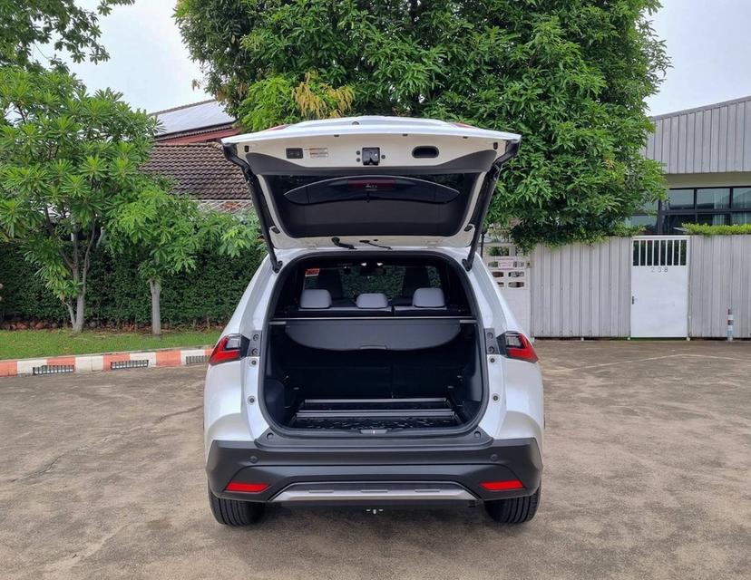 Toyota Yaris Cross 1.5 Hybrid Premium Luxury 2025  8