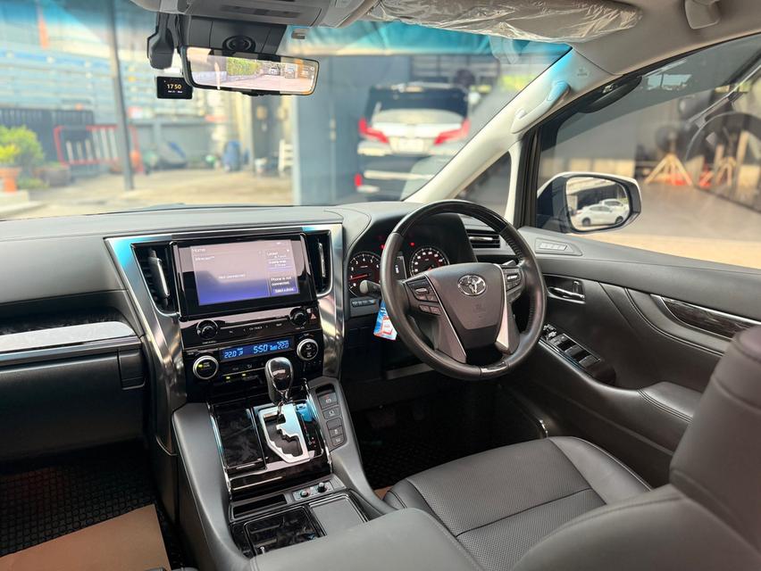 Toyota Alphard 2.5 SC Package ปี 2023 สีขาว 13