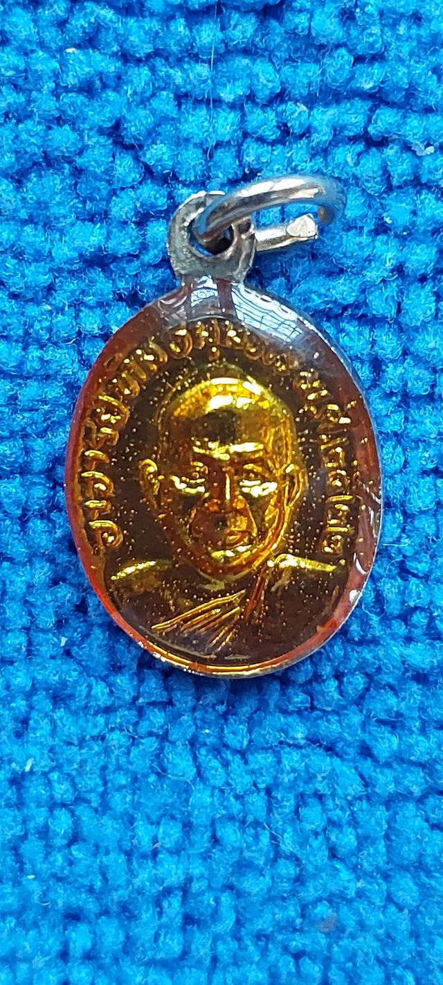 เหรียญเม็ดแตงลงยาสีแดงหลวงปู่ทวดปี2522 รูปย่อยที่ 2