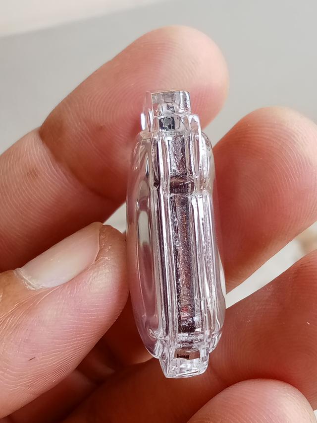 เหรียญหลวงพ่อจักรเพชรวัดเขาดินจังหวัดสุพรรณบุรีสภาพสวยพร้อมเลี่ยมจับขอบ 2