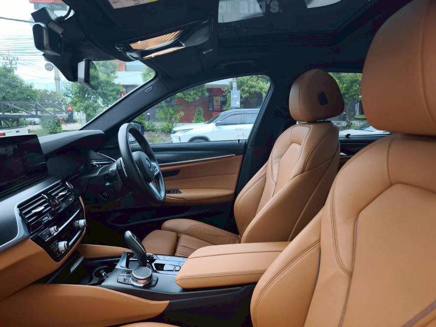 รหัสรถ KPV53 2022 BMW 530e 2.0 LCI Msport 7
