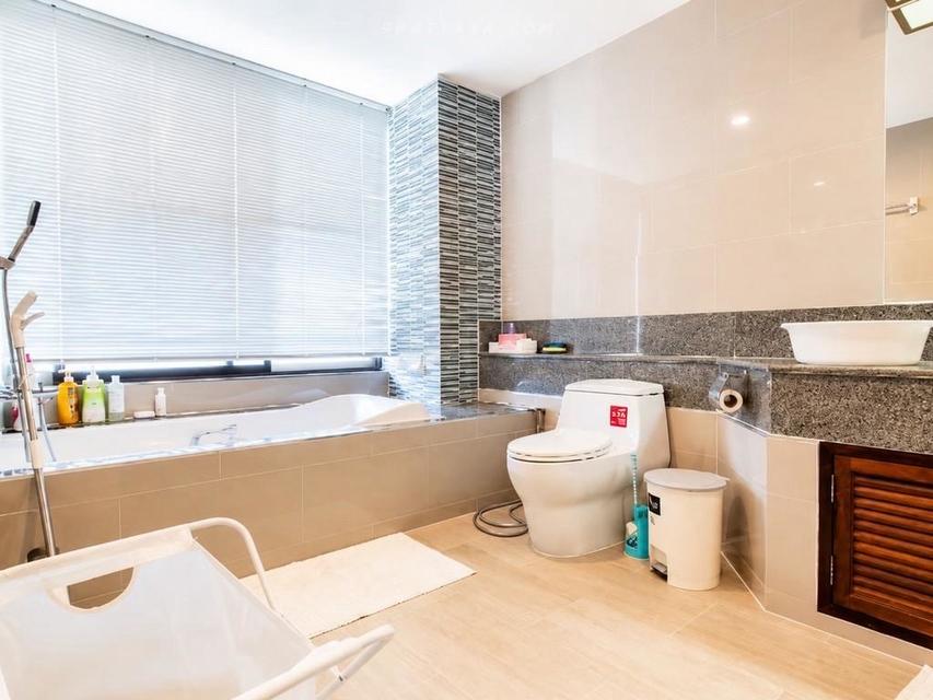 For Rent — Large Beachfront Condo at Goldensand Beachside Condominium, Pattaya 210sqm 3 bedrooms 3 bathrooms on 16th floor 11