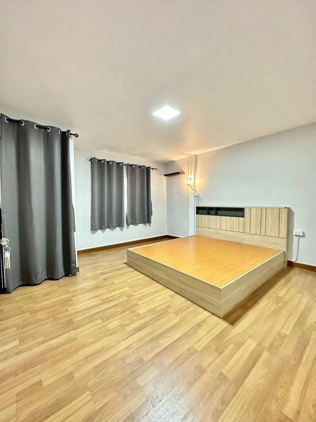 หมู่บ้านบัวทอง2 ติดรถไฟฟ้าสายสีม่วง สถานีคลองบางไผ่ ทาวน์เฮาส์ 2 ชั้น ตกแต่งใหม่พร้อมอยู่ หน้าบ้านไม่ชนใคร ทำเลหน้าสวน 13