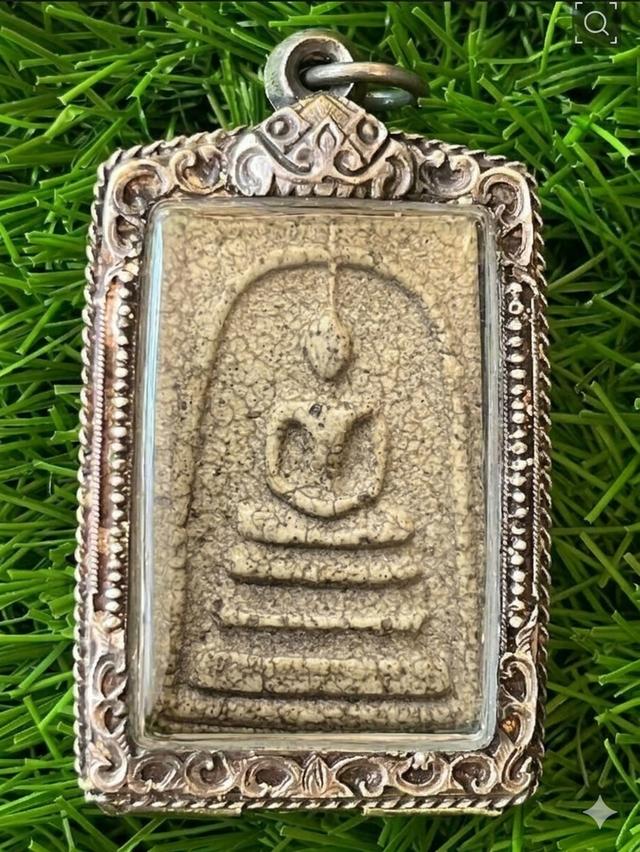 พระสมเด็จ พิมใหญ่วัดระฆัง ยุคปลายสมเด็จโต (วังหน้า ลงรักปิดทองโบราณ) พะแท้มีรายละเอียดการตรวจสอบนิติวิทยาศาสตร ชั้นแคลไซร์หนาที่งอกออกมาที่อง