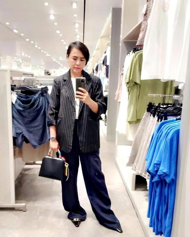 กระเป๋า Charles & Kieth