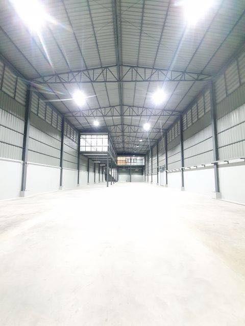 ให้เช่าโกดังพร้อมออฟฟิศ 1300 ตร.เมตร ติดถนนใหญ่ รถเทรนเลอร์เข้าจอดได้ ย่านวัชรพล รามอินทรา ติดถนนใหญ่ ใกล้ทางด่วนรามอินทรา-อาจณรงค์