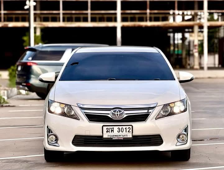 Toyota Camry สีขาวสภาพดี 3