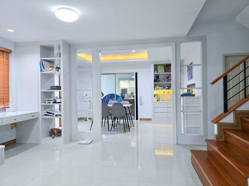 ให้เช่า บ้านเดี่ยว 2 ชั้น หมู่บ้าน เฮ้าส์ ออฟ เดอะ คานารี่ – สวนเสือศรีราชา บ้านสวย เฟอร์นิเจอร์บิ้วอิน พร้อมเครื่องใช้ไฟฟ้าครบ จอดรถได้ 2 คัน พร้อมเข 7