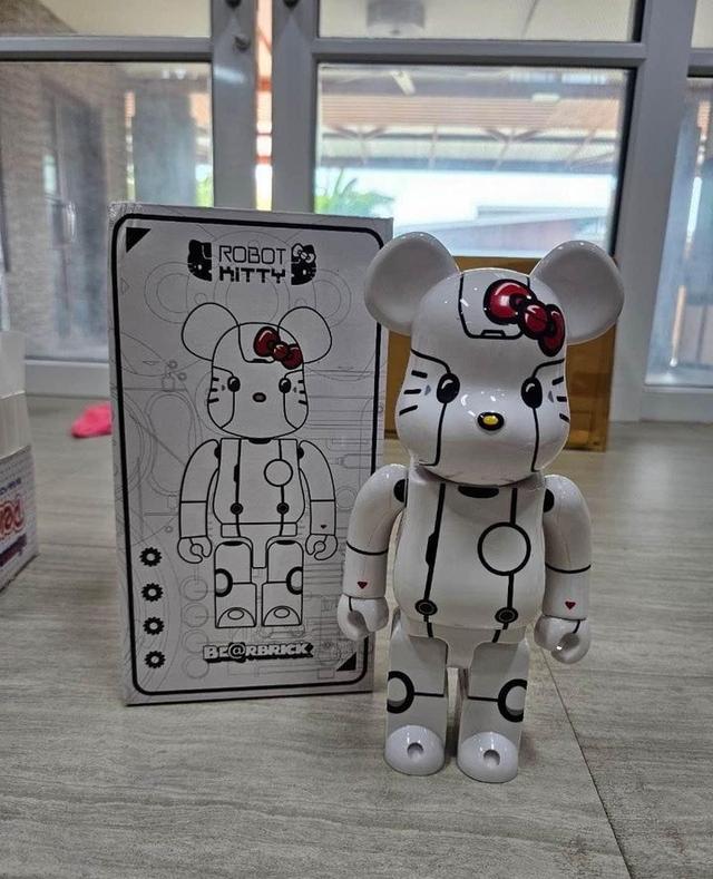 โล๊ะ Bearbrick 2