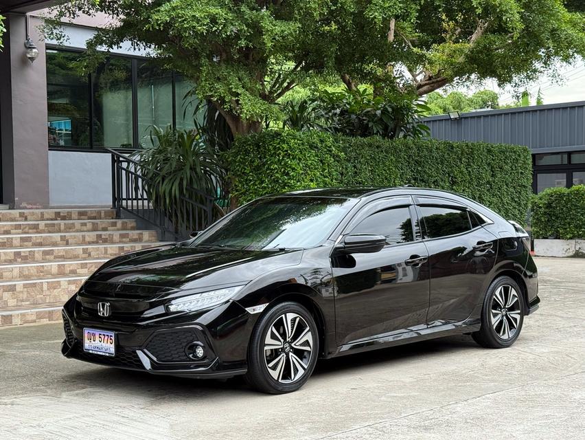 2020 HONDA CIVIC FK 1.5 TURBO รถมือเดียวออกป้ายแดง รถวิ่งน้อย เข้าศูนย์ทุกระยะ รถไม่เคยมีอุบัติเหตุครับ