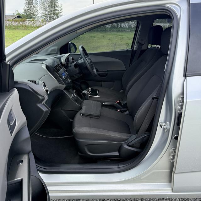 CHEVROLET SONIC LT AUTO 2015 ❇️น็อตไม่ขยับ ไม่เคยชน ไม่เคยแก็ส ✅ภายในสะอาด ไมล์แท้9หมื่นโล ❇️ประหยัดน้ำมัน มีรับประกันรถ รูปที่ 12