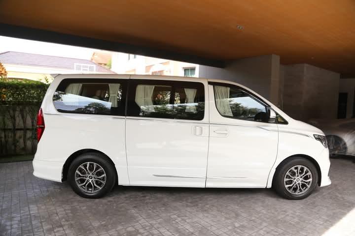 2020 Hyundai H-1 สีขาว 4