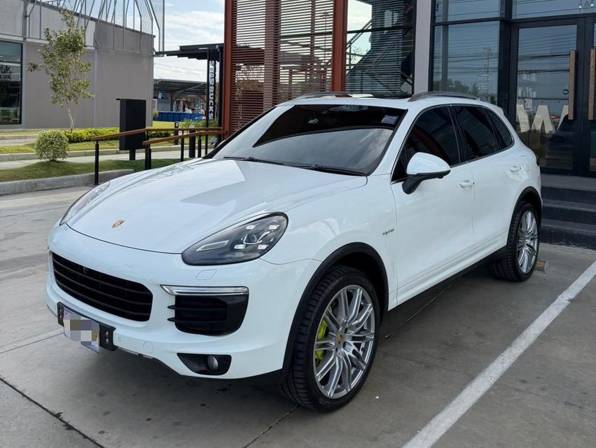 Porsche Cayenne S E-Hybrid 2016 สีขาว ซื้อสดมือเดียวป้ายแดง ออกห้างป้ายแดง 7 ล้านกว่า