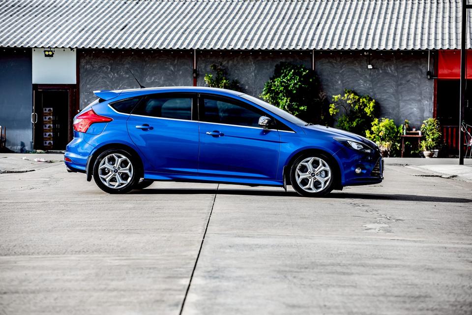 Ford focus 2.0 Sport 5 ประตู ปี 2013 สีน้ำเงิน มือเดียวป้าย