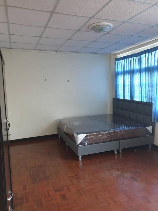 ทาวน์เอ้าส์ 3 ชั้น 4 ห้องนอน 2 ห้องน้ำ ขนาด 60 ตร.ว. เข้า-ออก จรัญฯ65 หรือ สิรินธร ซ.5 4