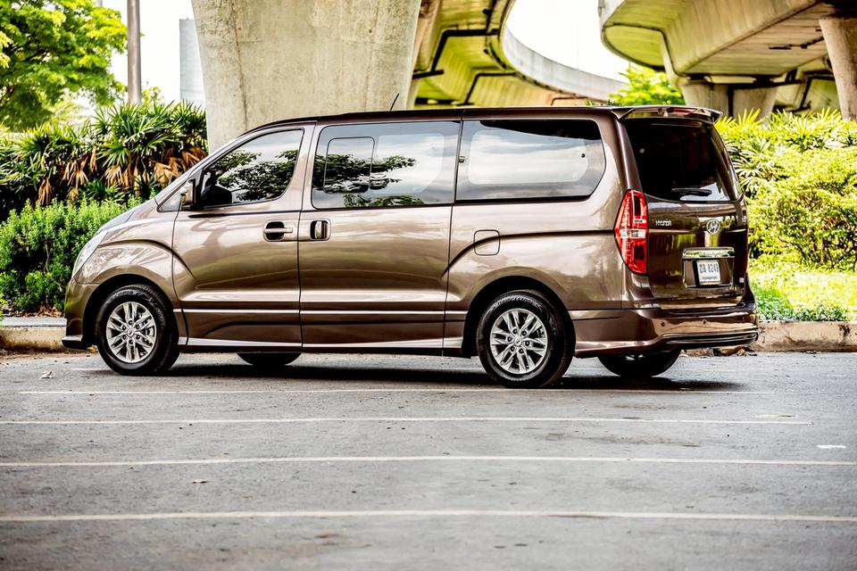 Hyundai H-1 ELITE 2.5 ดีเซล ปี 2014 สีน้ำตาล มือเดียวป้ายแดง  8