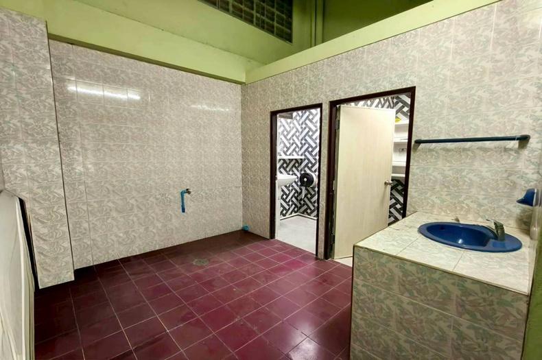 ขาย/เช่า อาคารพาณิชย์ เนื้อที่ 15 ตร.ว. หมู่บ้านขวัญทิพย์ (ซอย 1) (ซอยเพชรเกษม 69), ใกล้เทวาลัยท้าวมหาพรหม ถนนเพชรเกษม แขวงหนองค้างพลู เขตหนองแขม 4