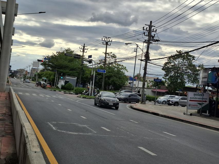 ให้เช่าที่ดิน 1 ไร่ พร้อมตึก 4 คูหา 10