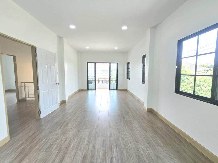 หมู่บ้านนนทวีวิลล์5 ถนนมิตรไมตรี คู้ซ้าย หนองจอก บ้านเดี่ยว2ชั้น หลังมุม 18