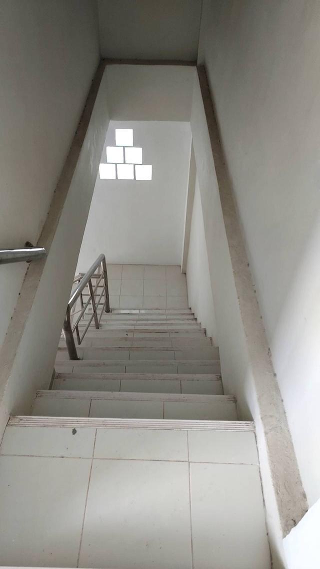 อาคารพาณิชย์ 2 ชั้น  ด้านหน้ากว้าง 2 คูหา  2 ห้องนอน 3 ห้องน้ำ 1 ห้องครัว 17