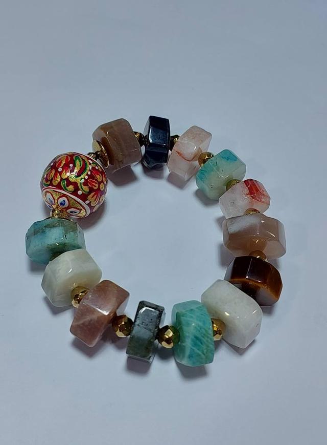 หินธรรมชาติทรงเหลี่ยมคั่นแร่เฮมาไทต์ลูกปัดเนปาล 13×16 mm ยาว 18 cm.