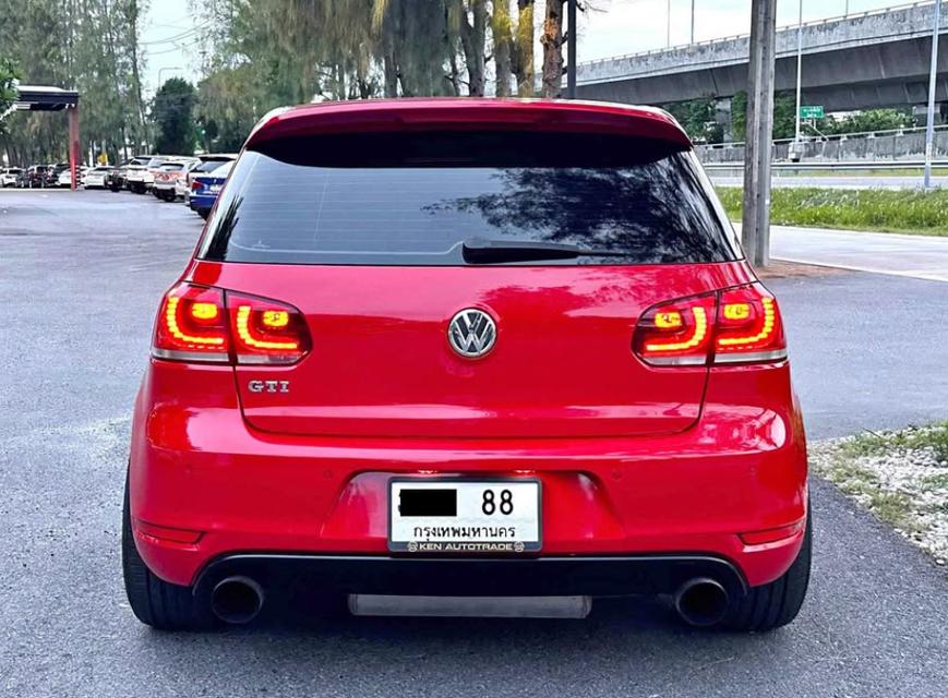 Volkswagen Golf มือสองสีแดง 2