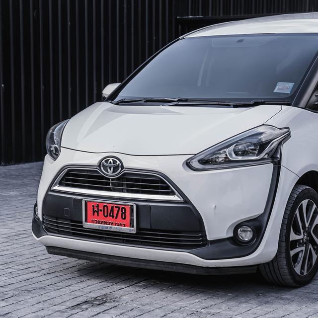 รหัสรถ 67GG2432 TOYOTA SIENTA 1.5 V ปี 2017