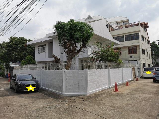 ขายบ้านเดี่ยว 2 ชั้น หลังมุม สไตล์วินเทจ 71 ตรว. ซอยเย็นอากาศ ย่านสาทร สภาพแวดล้อมดี เงียบสงบ ใกล้ One Bangkok