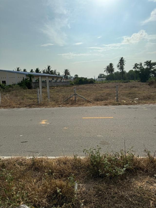 ที่ดิน 2 ไร่  ติดทะเลสวยๆ ไม่ไกลจากที่ท้องเที่ยว บ้านเขากะโหลก ตำบลปากน้ำปราณ อำเภอปราณบุรี จังหวัดประจวบคีรีขันธ์ 77120 2