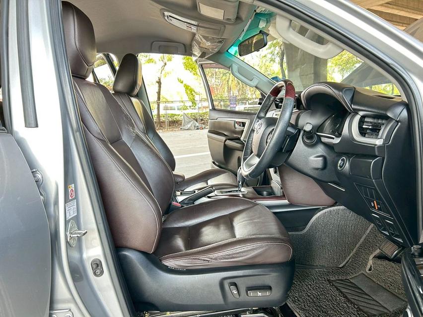 🔥ฟรีดาวน์ Fortuner รุ่นท๊อป 2.4 รถสวยมือเดียว Toyota Fortuner 2.4 V AT ปี 2016 รูปที่ 16