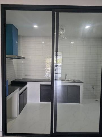 ขายทาวน์โฮม 2 ชั้น 21 ตร.ว. ย่านสุขาภิบาล 2 ลาดกระบัง  ใกล้สนามบินสุวรรณภูมิ โรบินสันลาดกระบัง โรงเรียนกฤตศิลป์วิทยา แผนกประถมศึกษา 3