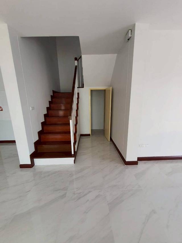 ขายบ้านทาวน์เฮ้าส์มุมด่วน 6