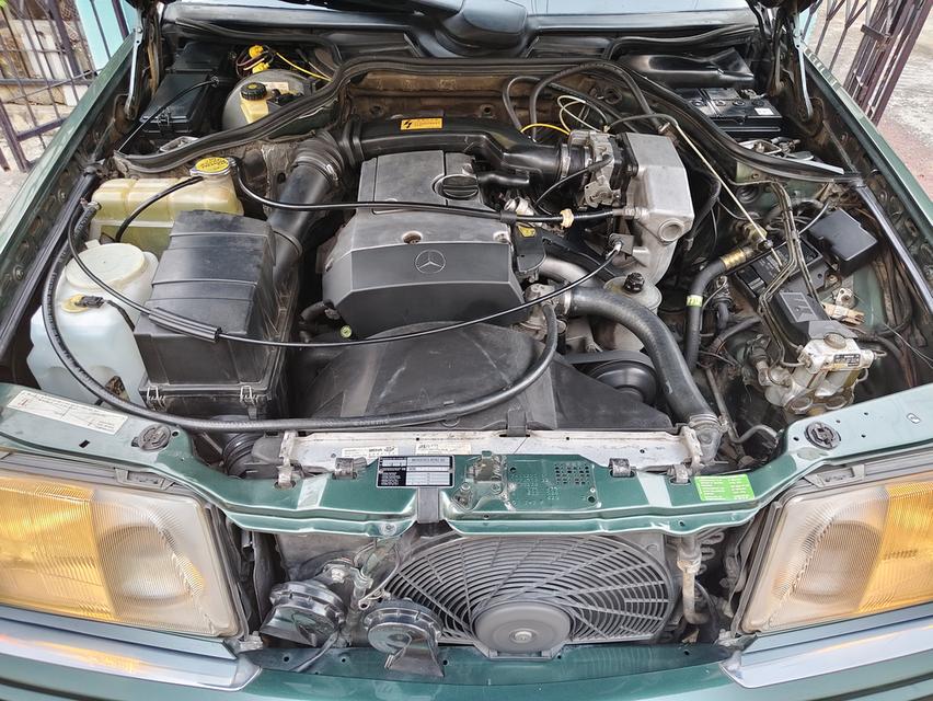 Mercedes Benz w124 e200 โค๊ด C ปี1995 ออโต้ ไม่แก๊ส ภาษี69 พร้อมใช้งาน จัดทรงมาแล้ว หล่อๆ ล้อ+ยางใหม่ 18" สนใจโทร 0983542445 ครับ รูปที่ 8