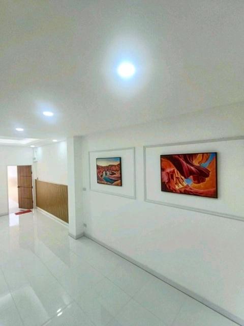 MRT วัชรพล ให้เช่าทาวเฮ้าส์ 2 ชั้น โรงเบียร์เยอรมันตะวันแดง รามอินทรา 190ม. Central EastVille4.45กม. รร.นานาชาติกีรพัฒน์ 4