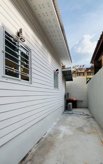 ให้เช่าบ้านเดี่ยว 38 ตร.ว. ซอยสาทร 17 จอดจักรยานยนต์ได้ (รถยนต์เข้าไม่ได้) ใกล้ BTS สุรศักดิ์ 7